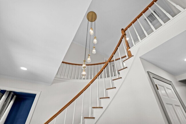 Building Photo - 5704 Woodside Ave