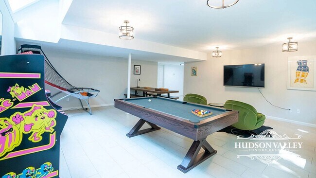 Building Photo - Elegant 7-Bedroom Estate in White Plains – Luxury Living at Its Finest
