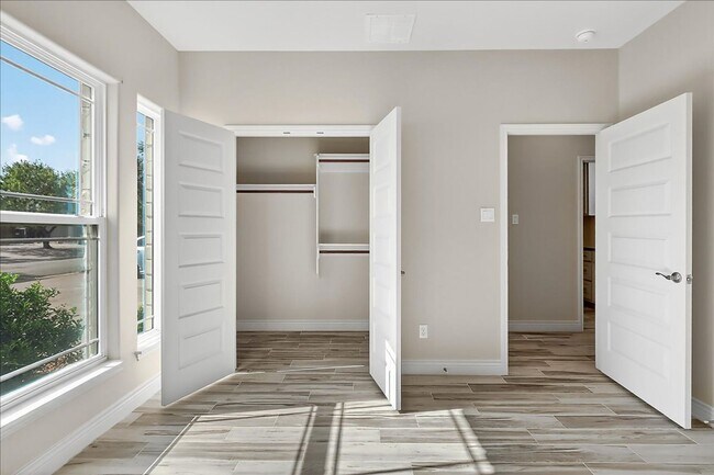 Building Photo - 15229 Barataria Dr