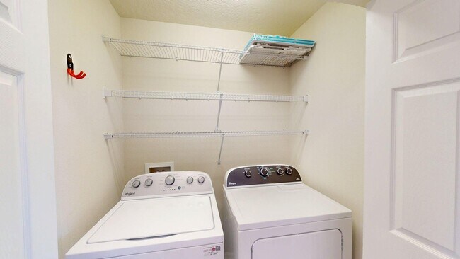Building Photo - 3 BR 2.5 BA   TOWNHOME  - Bayberry Subdivi...