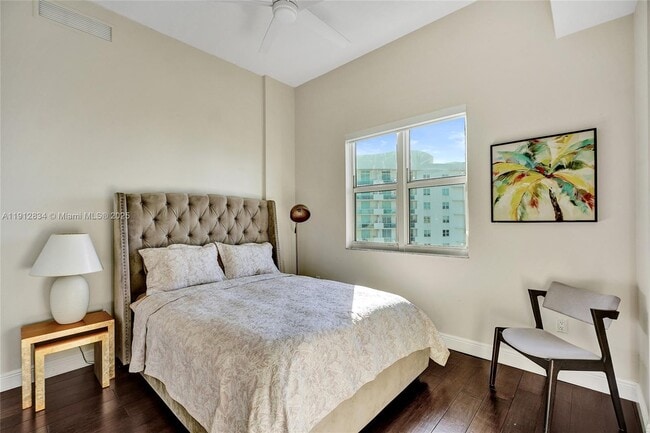 Building Photo - 7910 Harbor Island Dr