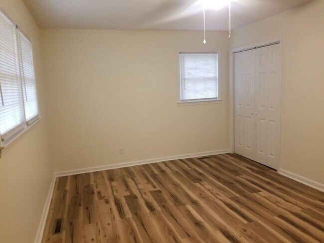 Building Photo - 124 Perry Dr