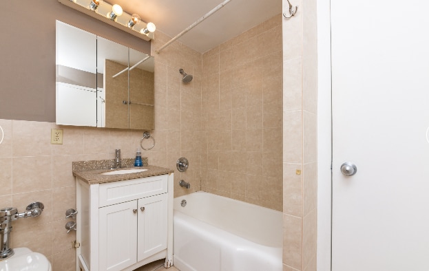 Building Photo - 708 W Bittersweet Pl