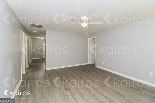 Building Photo - 300 Beaver Pointe Dr