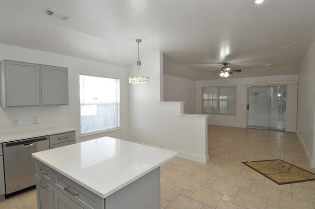 Building Photo - Newly Renovated Home in Pflugerville - Gre...