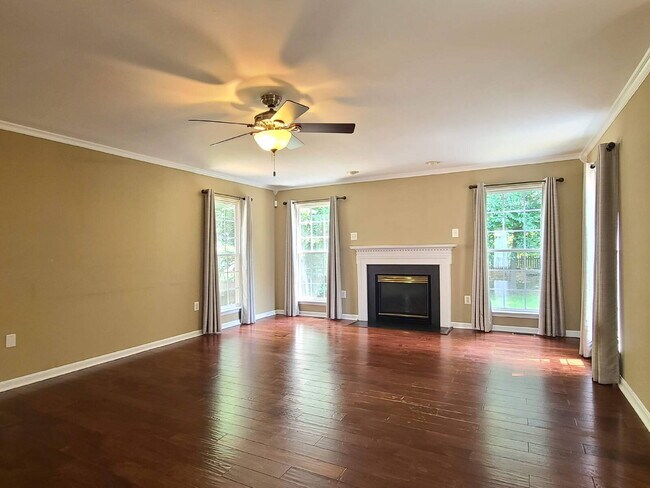 Building Photo - 5 BR, 4 BA Colonial in Lee's Hill