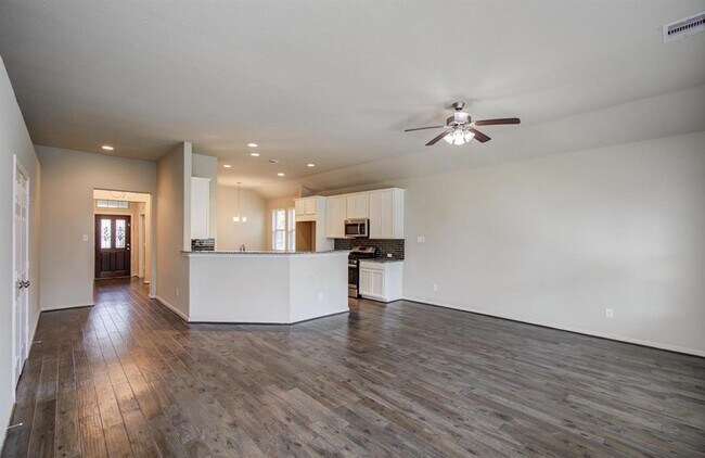 Building Photo - 15618 Whispering Green Dr