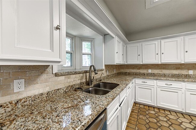 Building Photo - 102 Butlers Ct