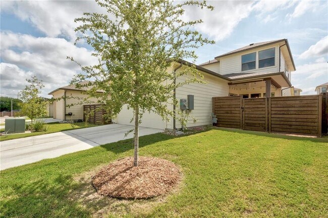 Building Photo - 1508 Arcilla St