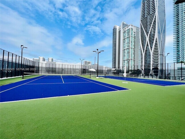 Building Photo - 851 NE 1st Ave