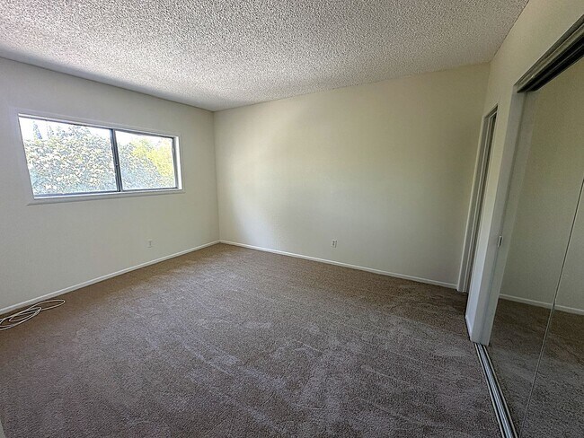 Building Photo - 15131 Victory Blvd