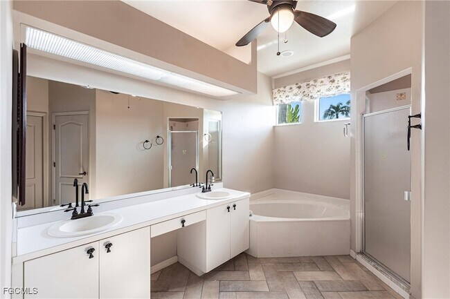 Building Photo - 8361 Trentwood Ct