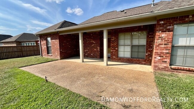 Building Photo - 117 Memory Lane