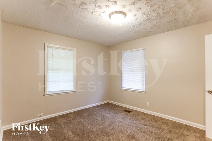 Building Photo - 2276 Dauphine St