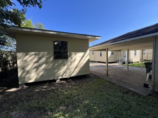 Building Photo - 2-Bedroom 1-Bath Home on Sunshine Rd!