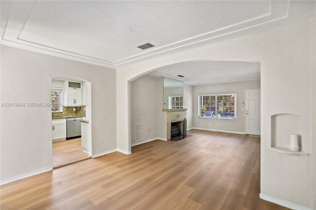 Building Photo - 2460 SW 24th St