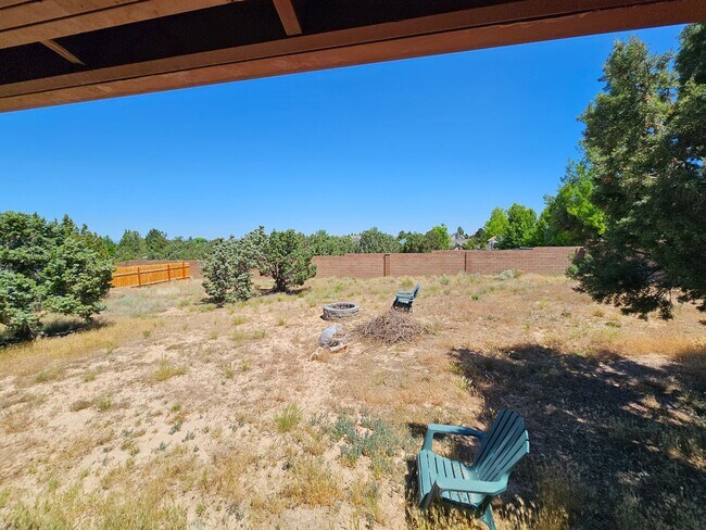 Building Photo - Three Bedroom Home with Spacious Yard