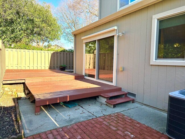 Building Photo - Virginia Hills-3 Bedroom, 2 Bath, Townhome with Garage and Pool