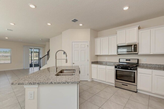 Building Photo - Silver Leaf townhouse w/ Office!