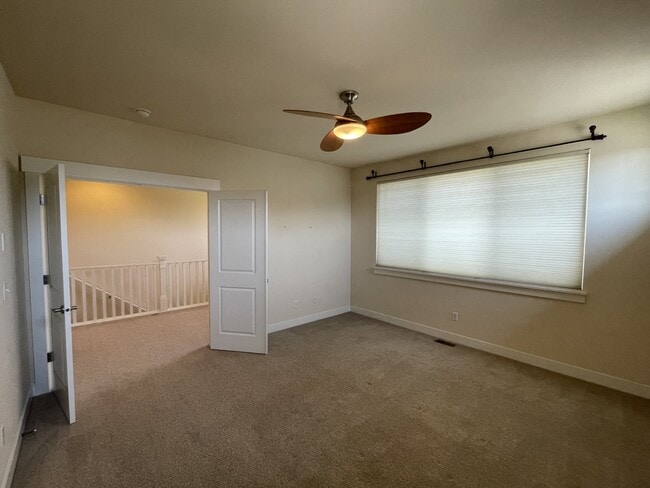 Building Photo - 13904 North Pointe Cir