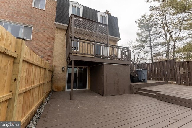 Building Photo - 7426 Rhondda Dr