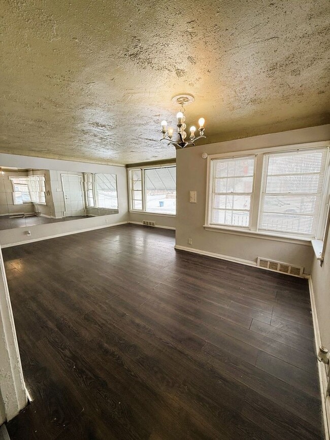 Building Photo - Spacious 3 Bedroom Rental!