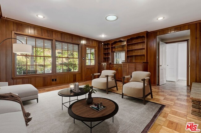 Building Photo - 3924 Woodfield Dr