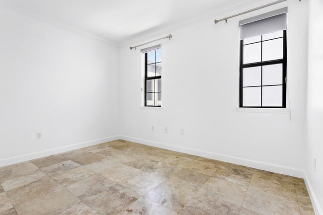 Building Photo - 691 Hibiscus St