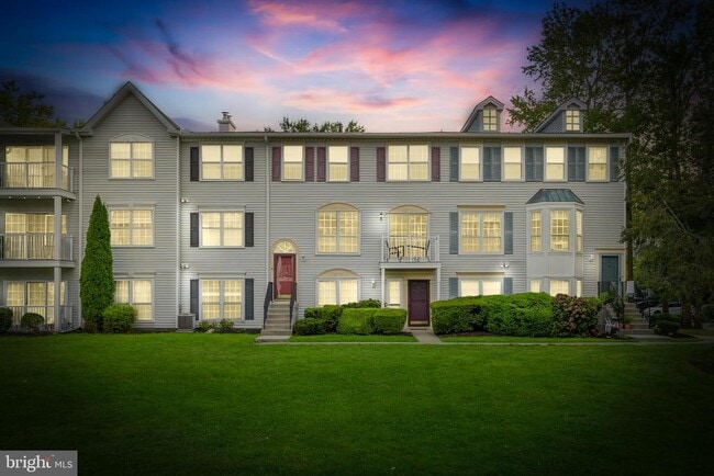 Primary Photo - 71 Chambord Ct