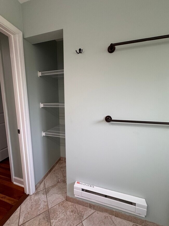 Building Photo - 717 Strom Dr