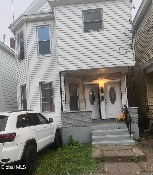 Building Photo - 1075 Pleasant St