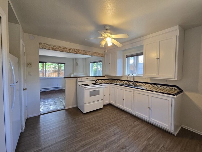 Building Photo - 140A Candelario St