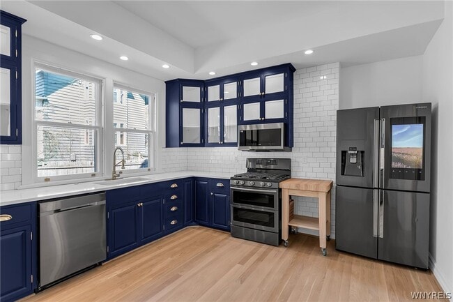 Building Photo - 887 W Ferry St