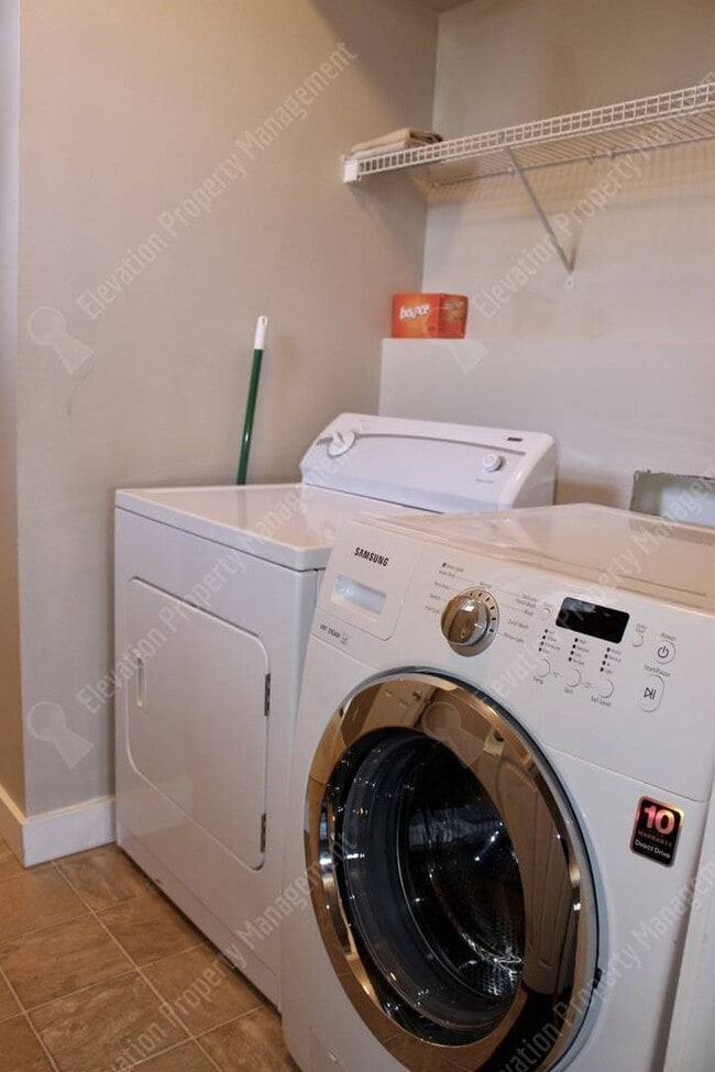 Building Photo - Furnished 2 BR home in Old Mill district