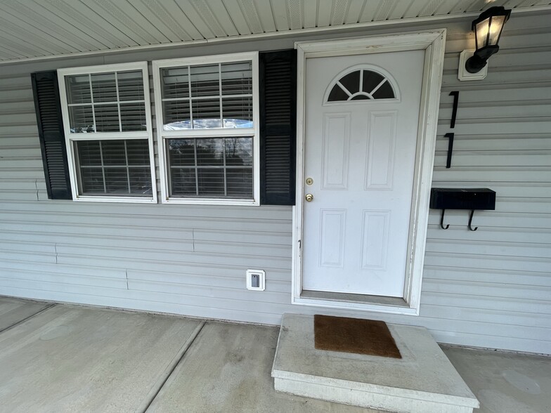 Building Photo - 9 - 13 E Verity St.