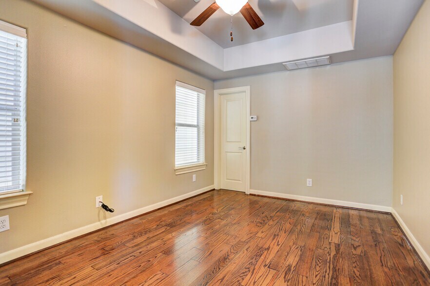 Building Photo - 923 Birdsall St