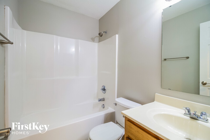 Building Photo - 17 Shady Creek Ln