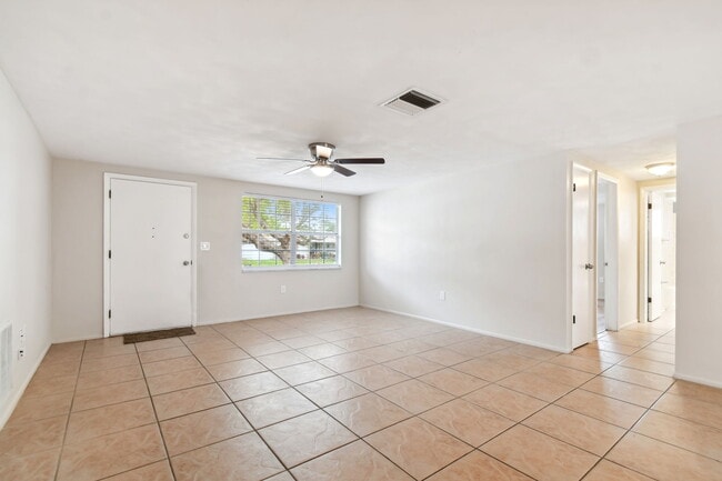 Building Photo - 4818 Dogwood St