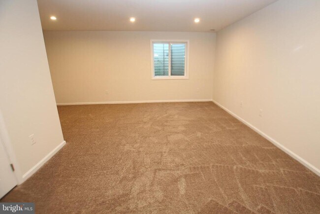 Building Photo - 30111 Plantation Dr