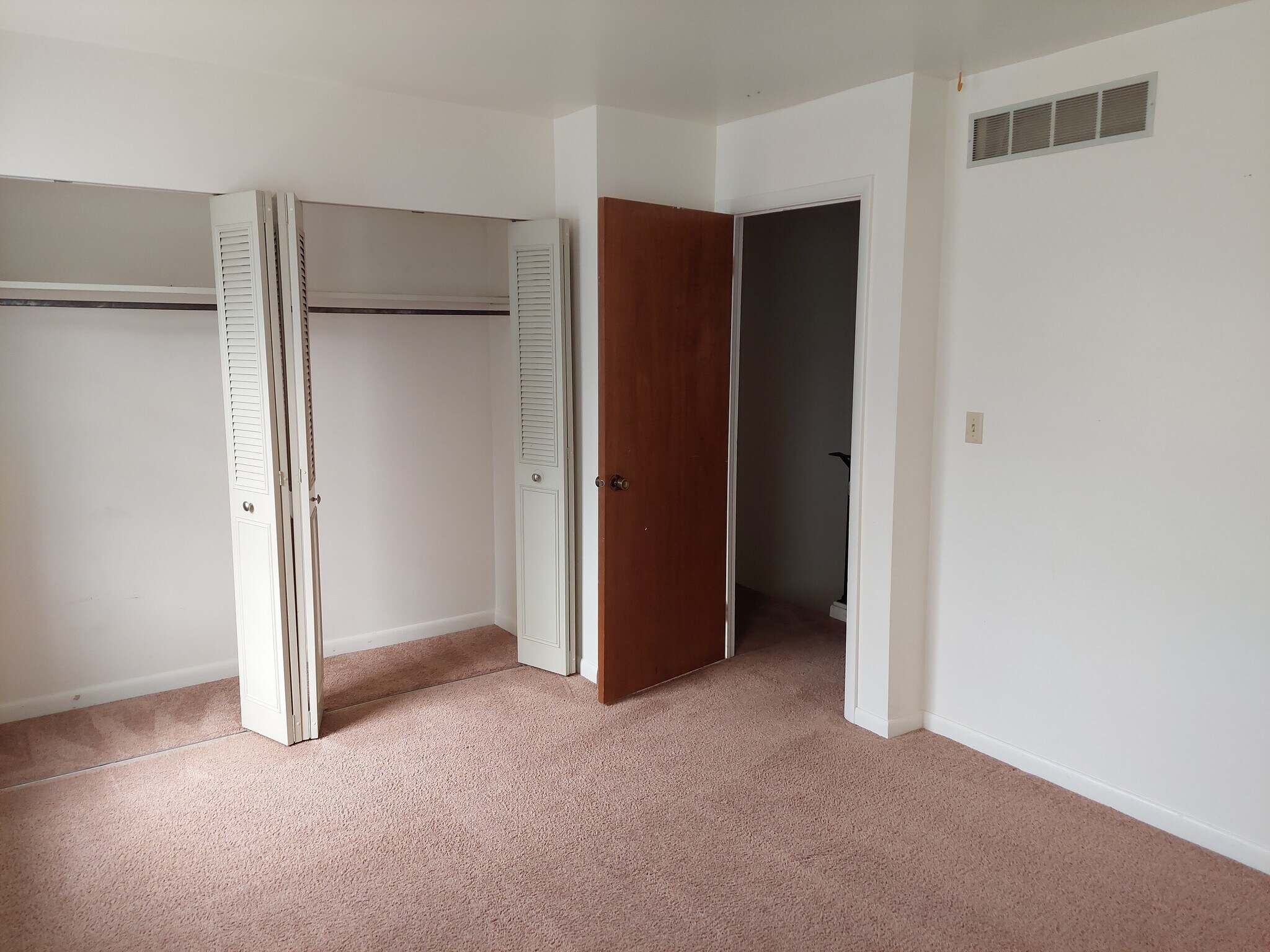 Building Photo - 16 Gray Plz