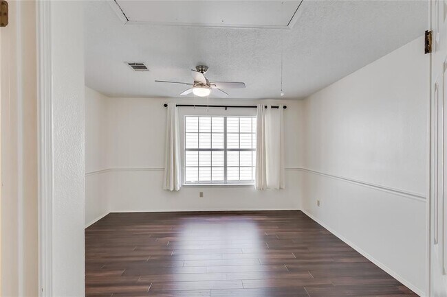 Building Photo - 6407 Back Bay Ln
