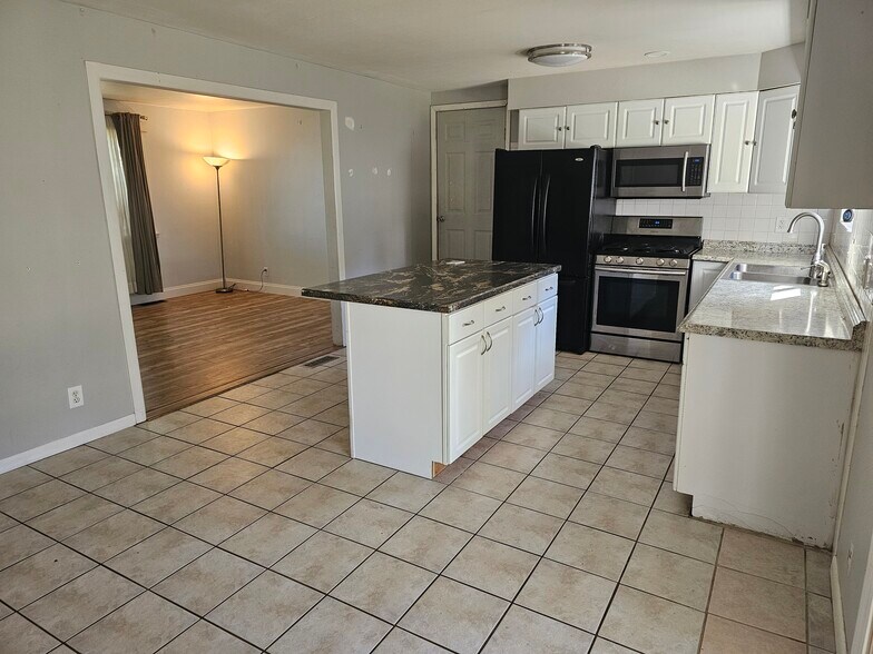 Building Photo - 3636 Reavis Barracks Rd