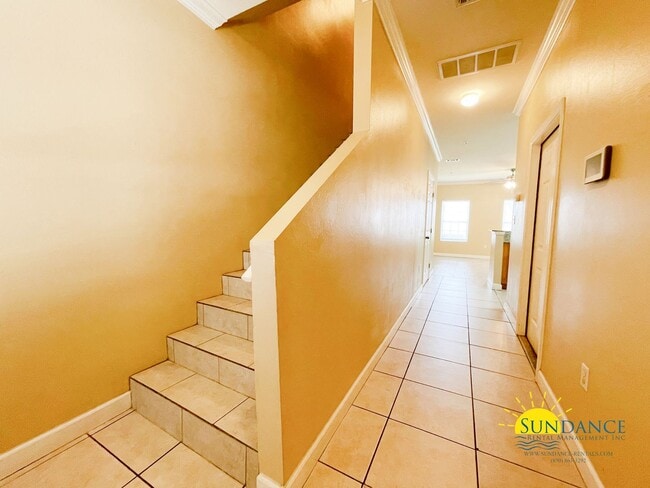 Building Photo - Charming 3 Bedroom Townhouse in Fort Walton!