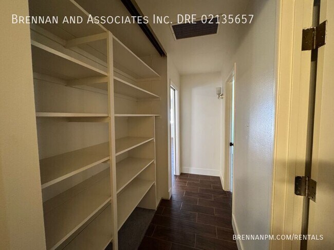 Building Photo - 9125 Heatherdale St