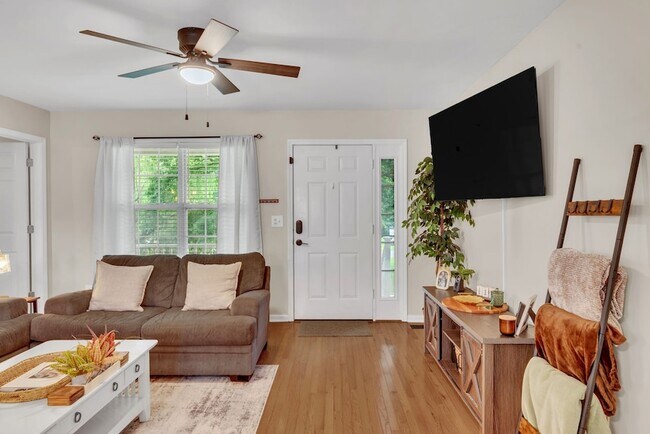 Building Photo - 2029 Sunday Silence Dr