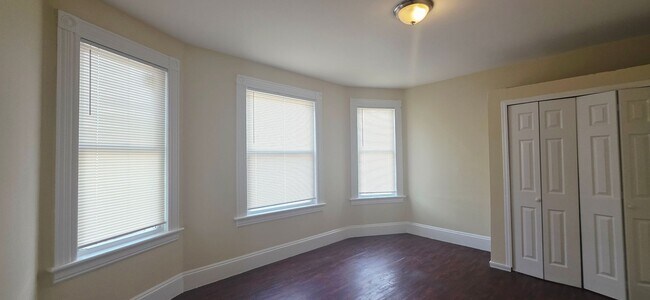 Building Photo - 273 Brooks St