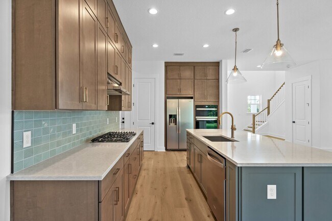 Building Photo - Preserve Views!