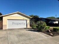 Building Photo - 3 Bd/2 Ba (plus office), 1496 sf ranch-sty...