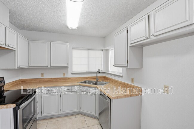 Building Photo - 1122 Hidden Creek Dr