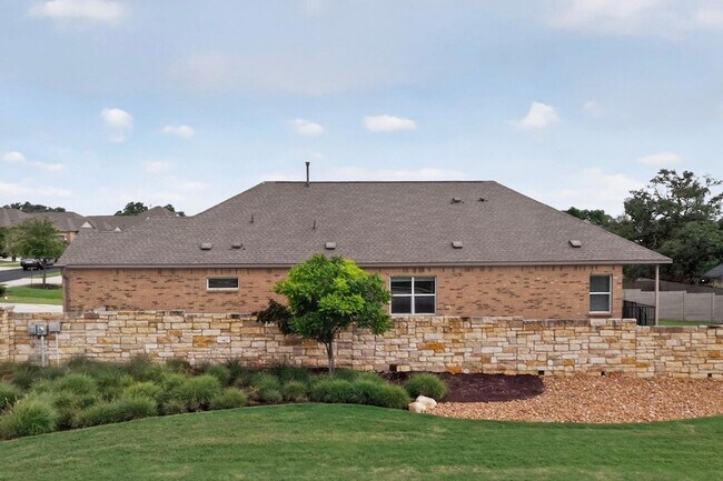 Building Photo - 941 Legends Ln